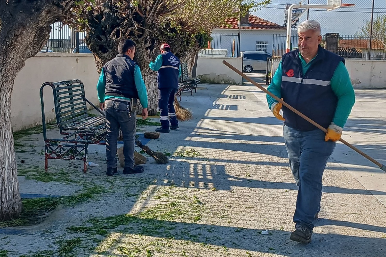 Efeler Belediyesi ekipleri Kocagür’de temizlik çalışması gerçekleştirdi
