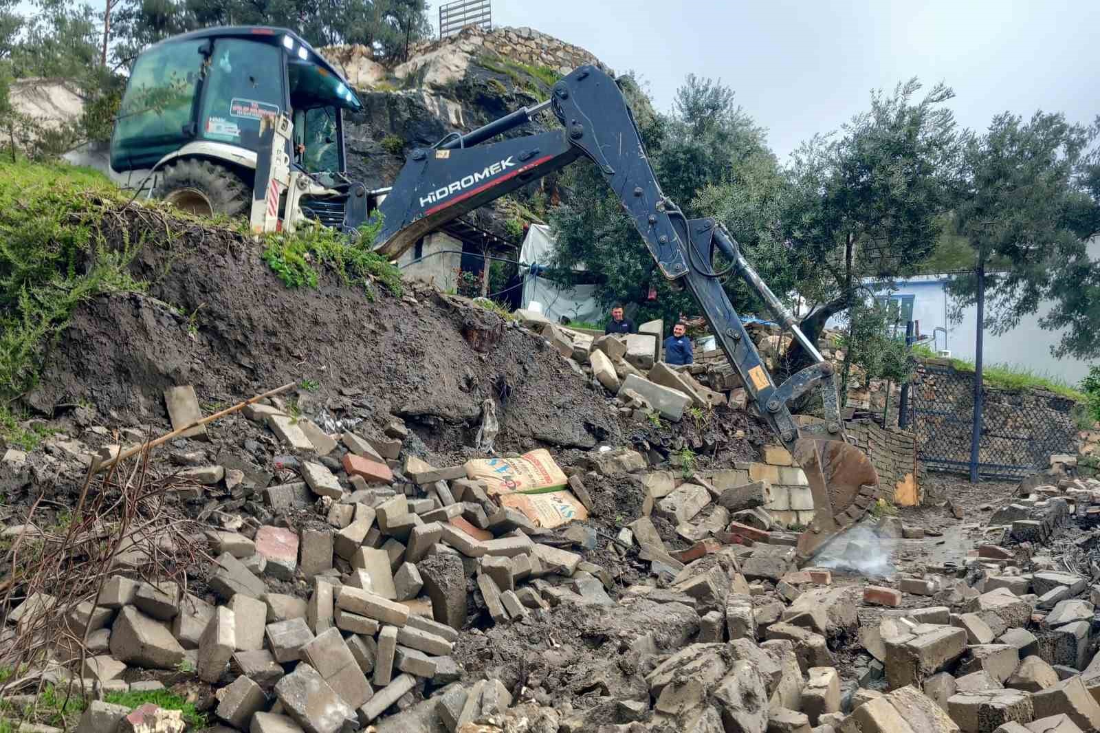 Efeler Belediyesi ekiplerinden ’ulaşım’ seferberliği
