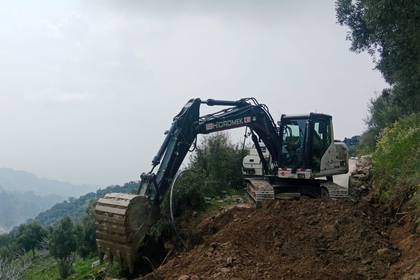 Efeler Belediyesi yol çalışmalarını sürdürüyor
