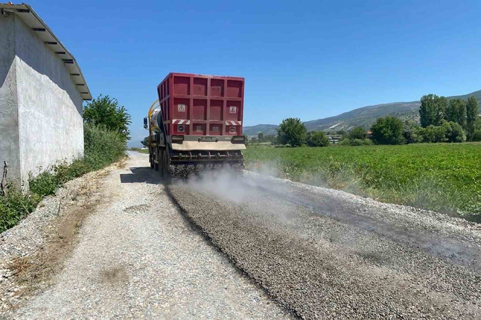 Efeler Belediyesi yol yapım ve onarım çalışmalarını sürdürüyor
