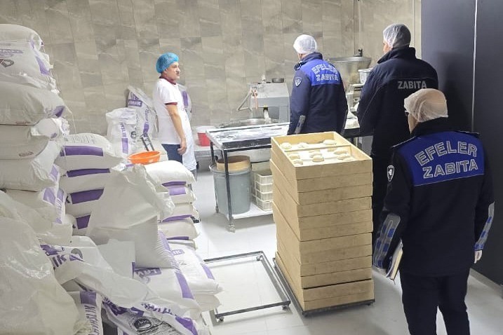 Efeler Belediyesi zabıta ekiplerinden gıda denetimi
