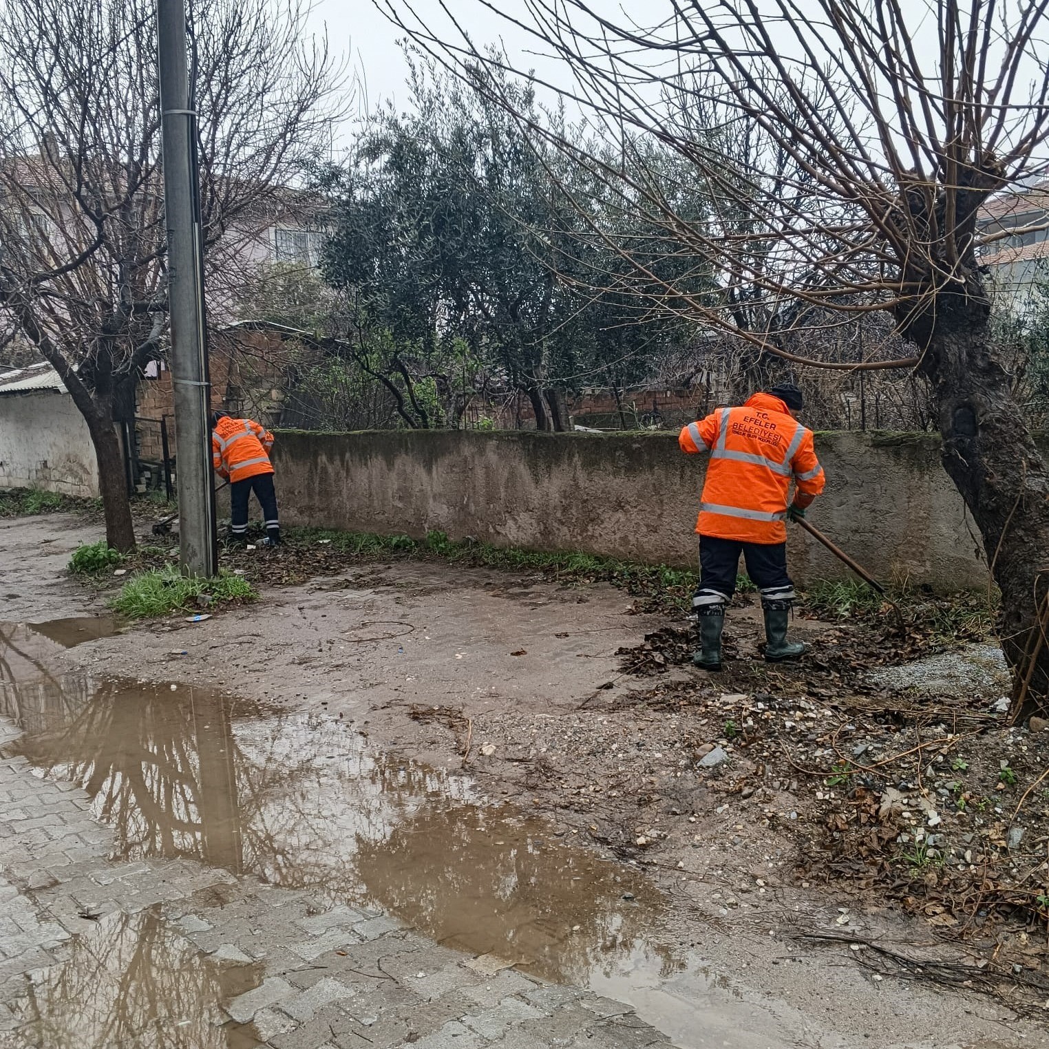 Efeler Belediyesi’nde yağmur mesaisi
