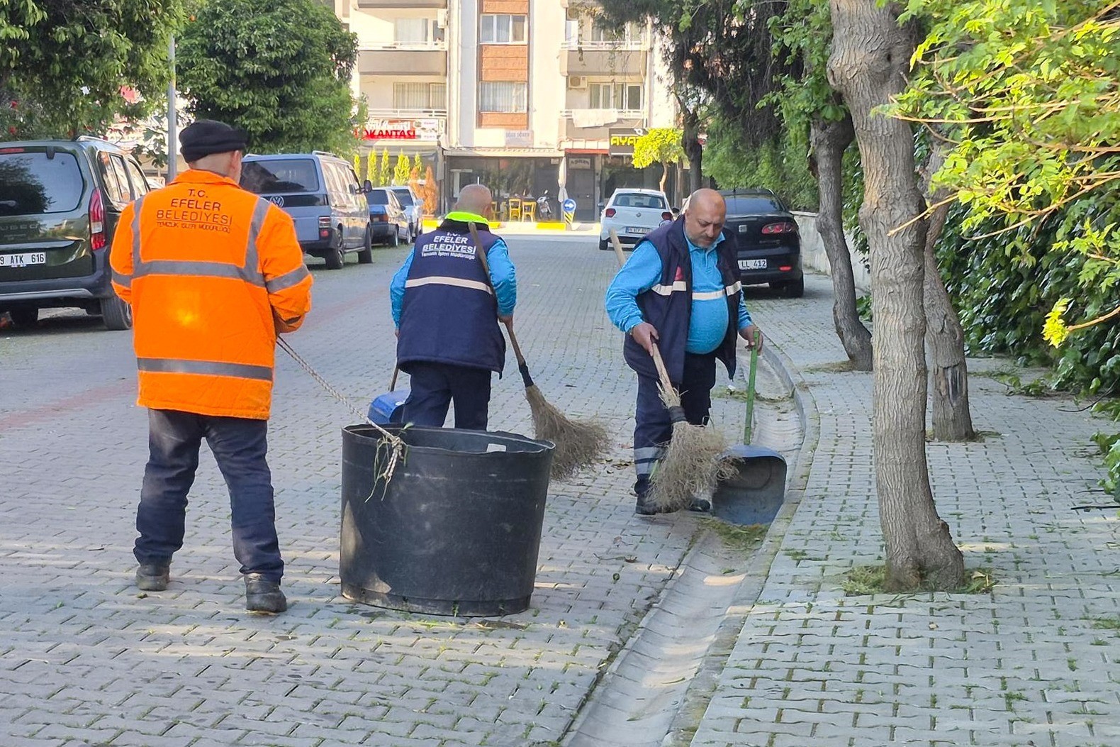 Efeler Belediyesi’nden bahar temizliği
