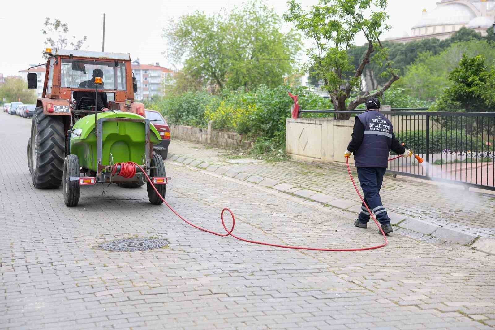 Efeler Belediyesi’nden yabani ot temizliği
