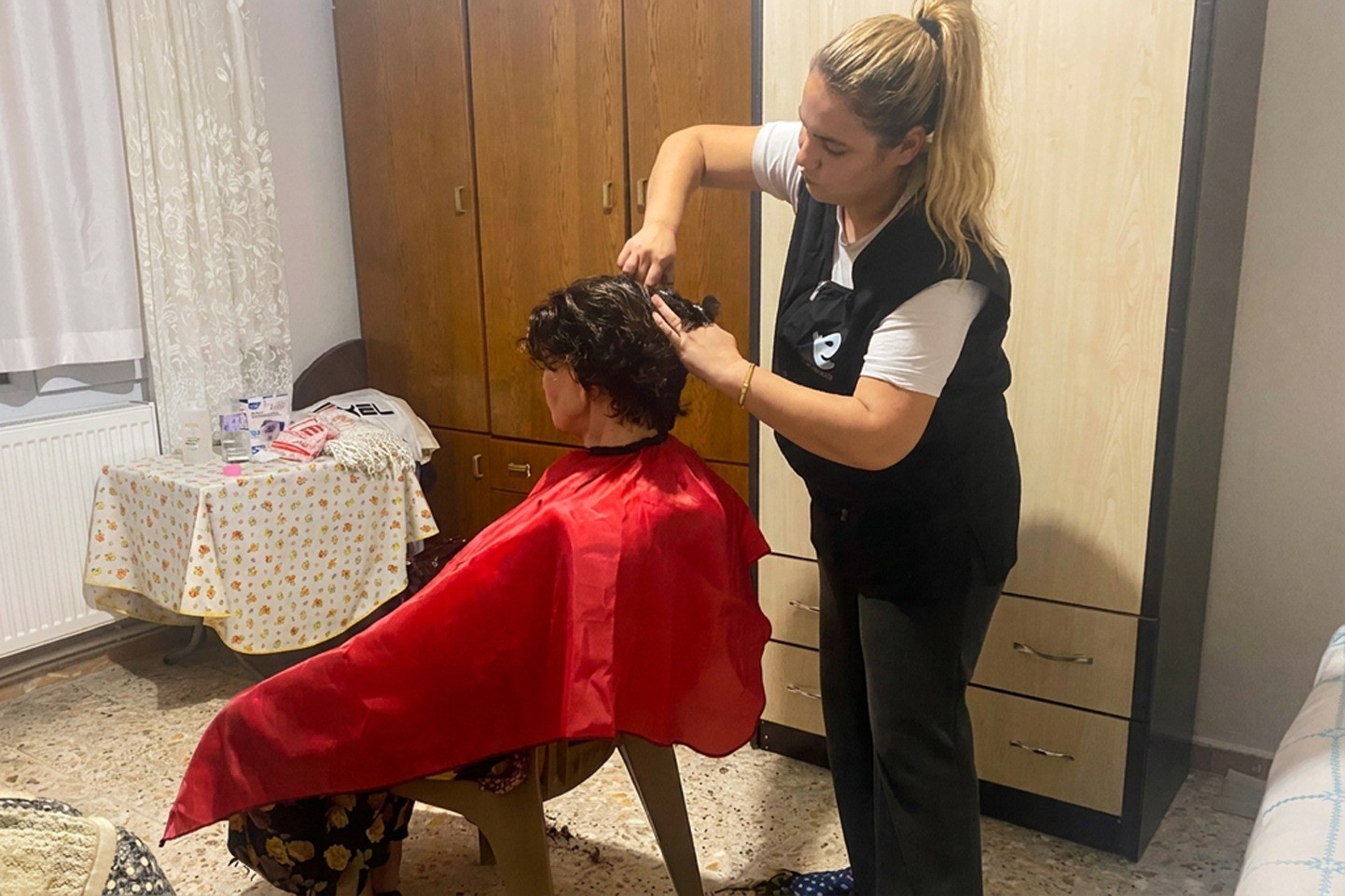 Efeler Belediyesi’nden yaşlı ve bakıma muhtaçlara destek
