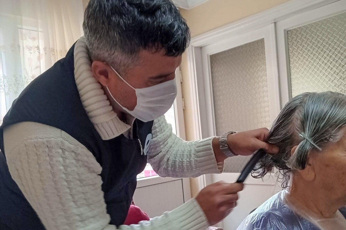 Efeler Belediyesi’nin Evde Bakım Hizmeti sürüyor
