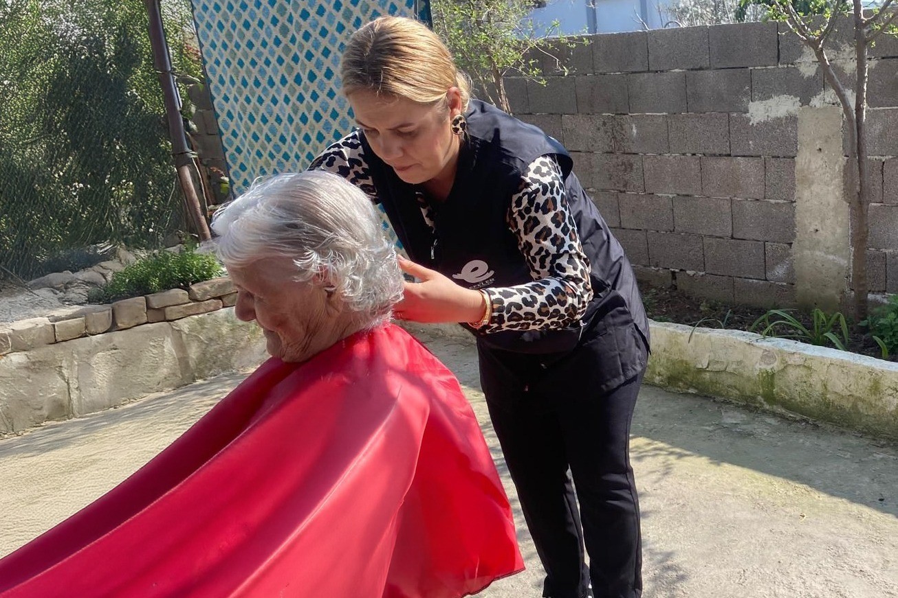 Efeler Belediyesi’nin ’evde bakım’ hizmetleri hayatı kolaylaştırıyor
