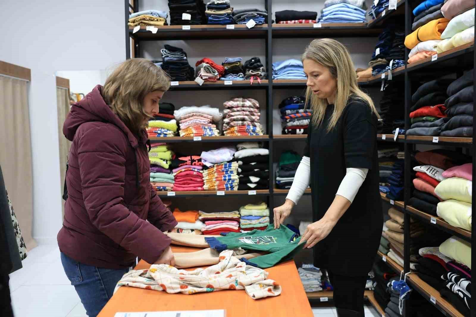 Efeler Belediyesi’nin Sosyal Destek Giyim Noktası 2 haftada 80 haneye ulaştı
Efeler Belediyesi’nin Sosyal Destek Giyim Noktası 2 haftada 80 haneye ulaştı