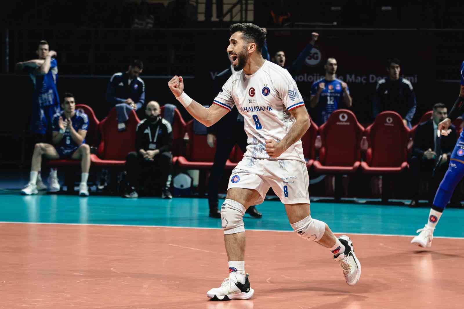 Efeler Ligi: Galatasaray: 3 - Halkbank: 0
