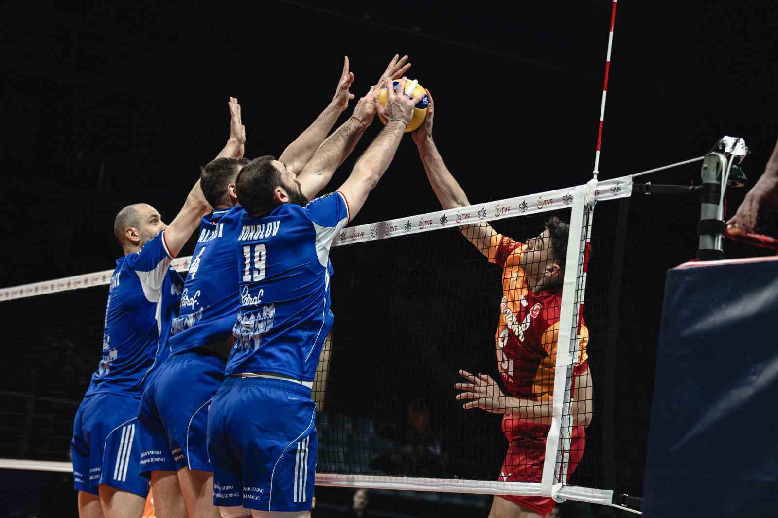 Efeler Ligi: Galatasaray: 3 - Halkbank: 0
