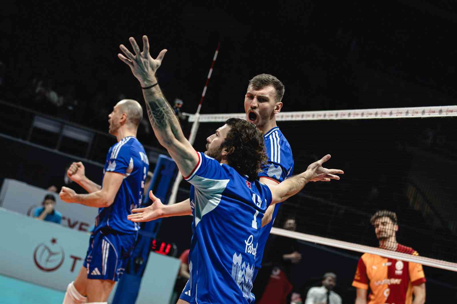 Efeler Ligi: Galatasaray: 3 - Halkbank: 0
