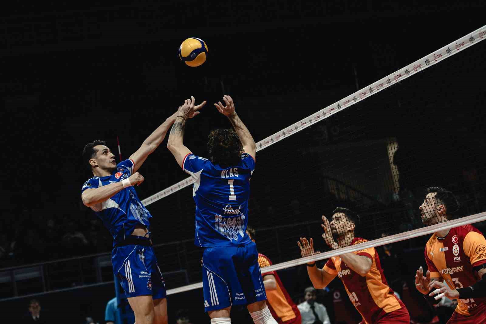 Efeler Ligi: Galatasaray: 3 - Halkbank: 0
