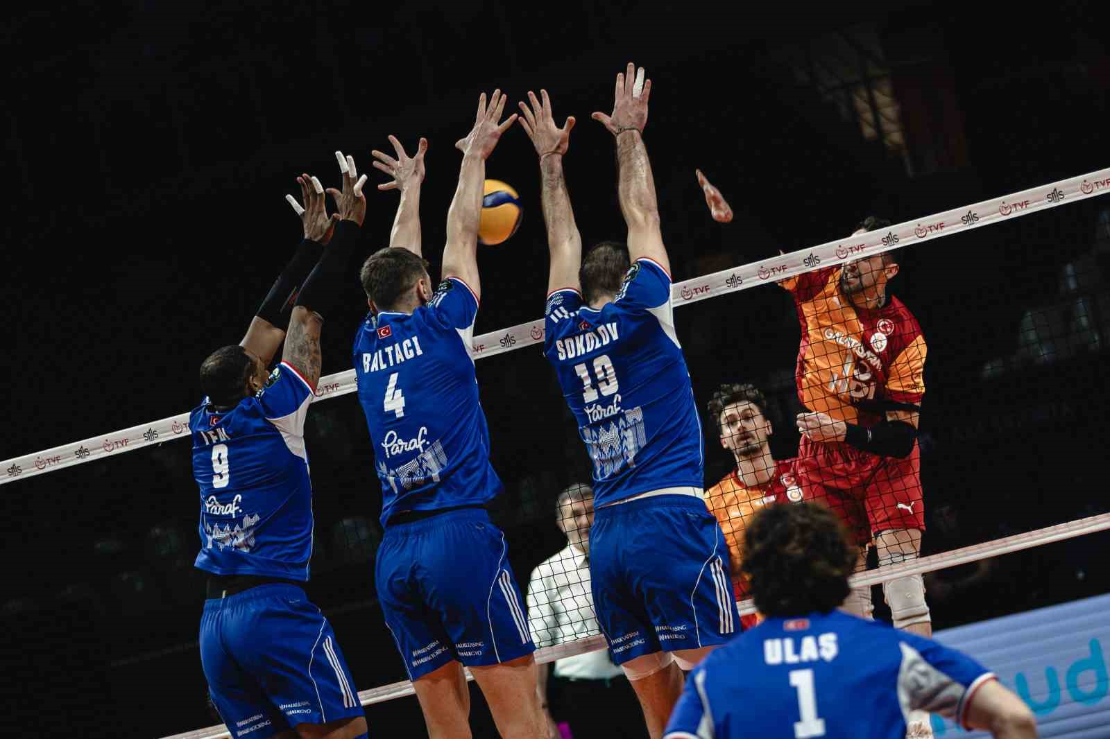 Efeler Ligi: Galatasaray: 3 - Halkbank: 0
