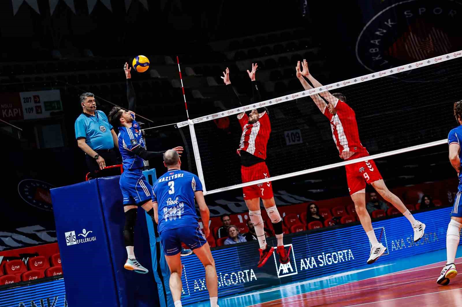 Efeler Ligi: Halkbank: 2 - Spor Toto: 3
