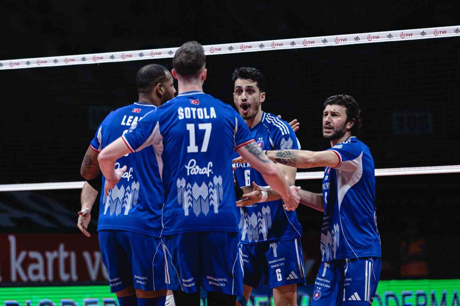 Efeler Ligi: Halkbank: 3 - Alanya Belediyespor: 1
