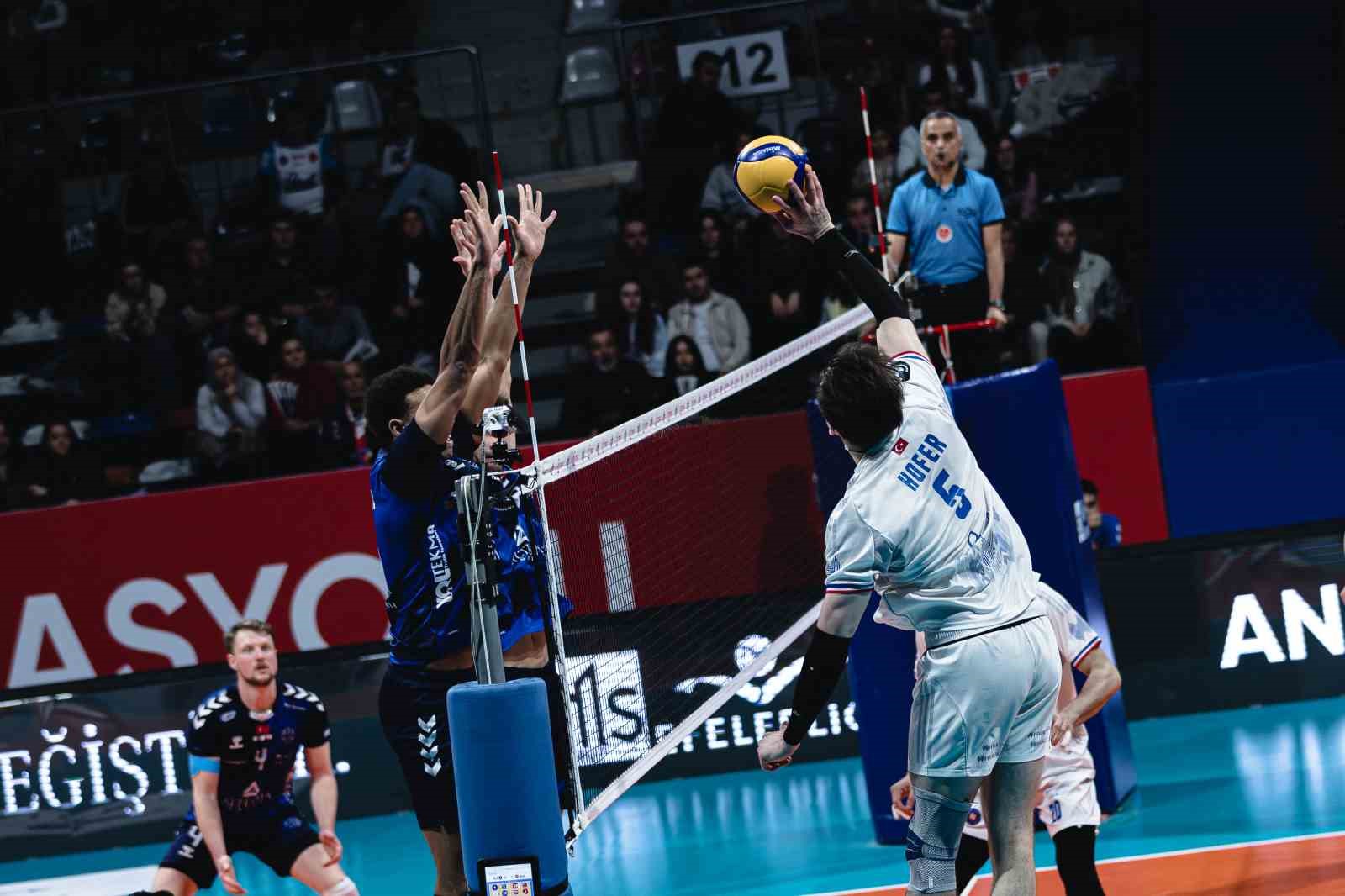 Efeler Ligi: Halkbank: 3 - Altekma: 0
