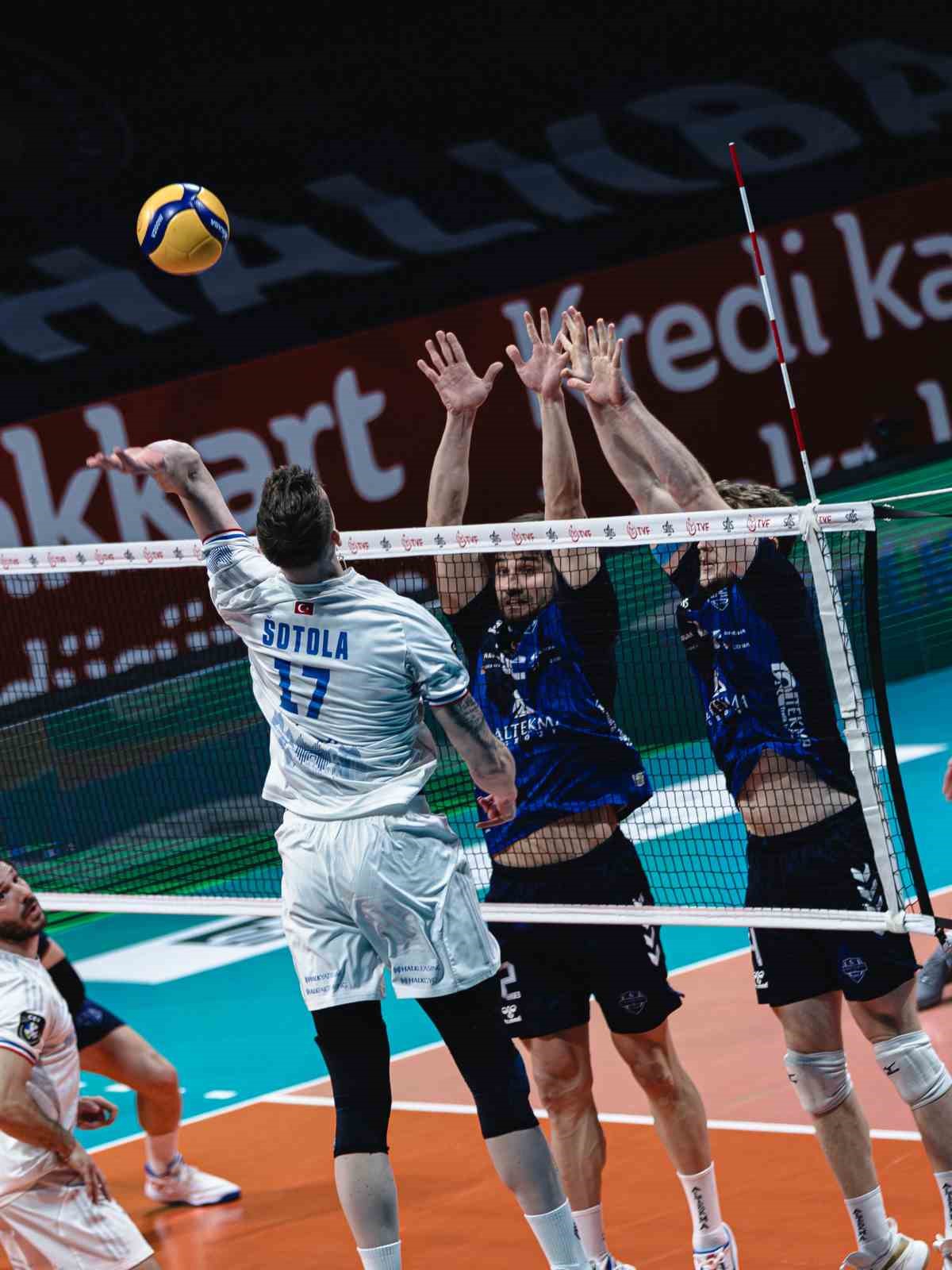 Efeler Ligi: Halkbank: 3 - Altekma: 0
