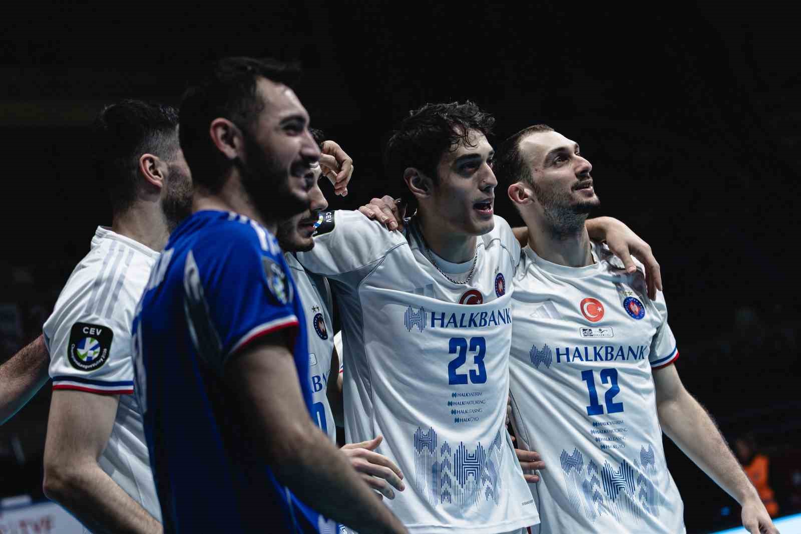 Efeler Ligi: Halkbank: 3 - Altekma: 0
