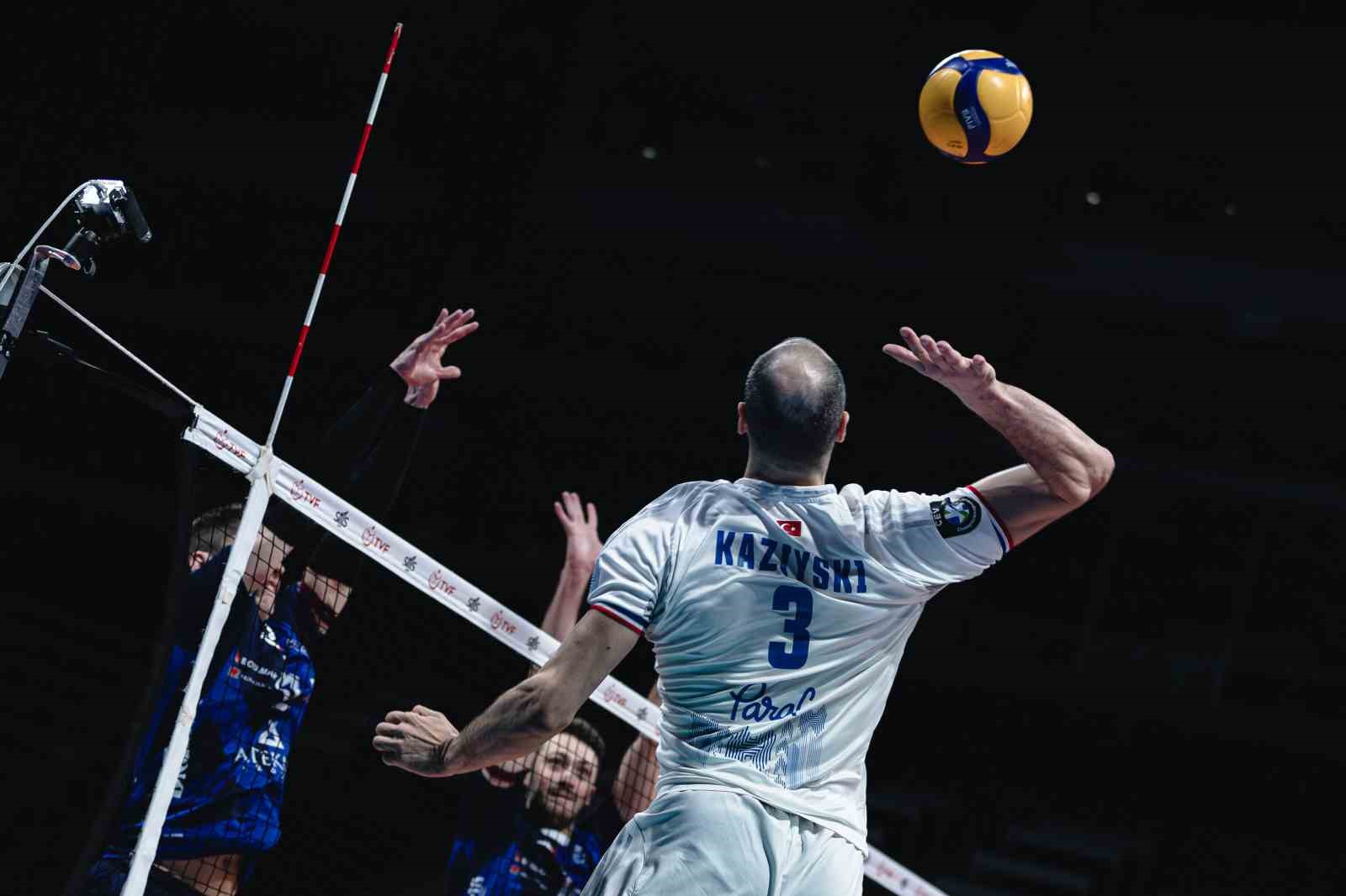 Efeler Ligi: Halkbank: 3 - Altekma: 0

