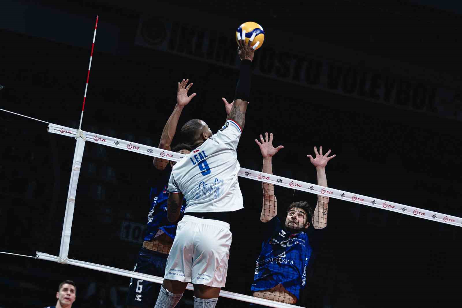 Efeler Ligi: Halkbank: 3 - Altekma: 0
