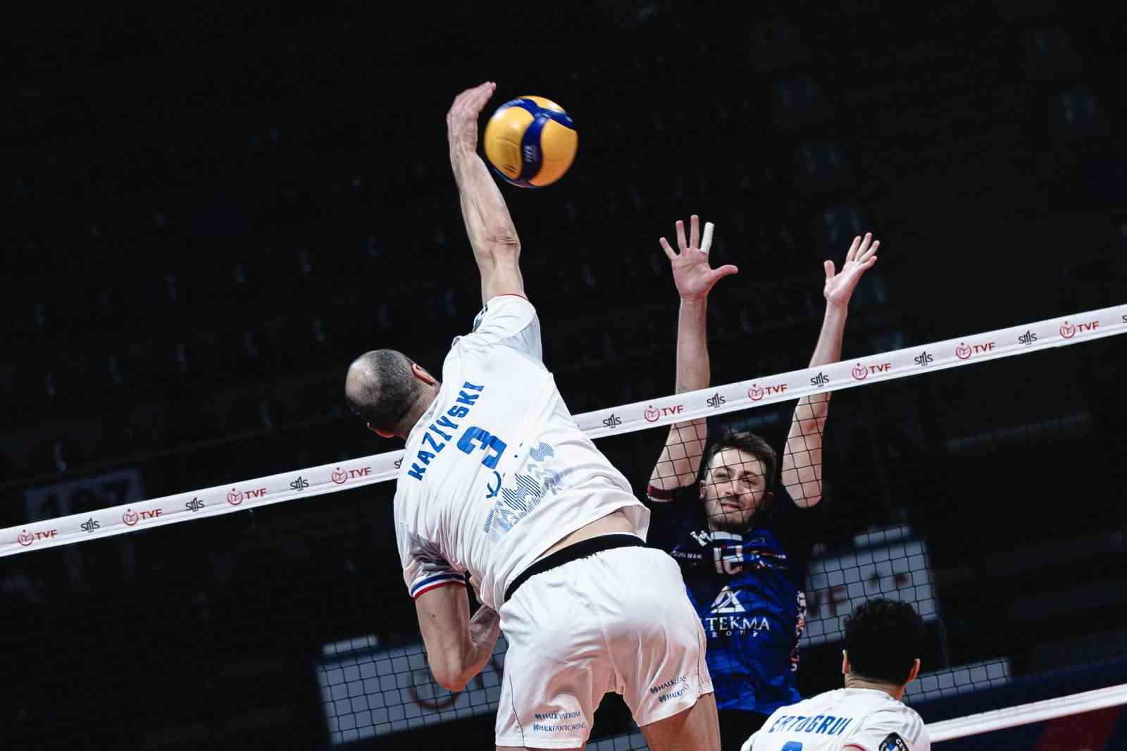 Efeler Ligi: Halkbank: 3 - Altekma: 0
