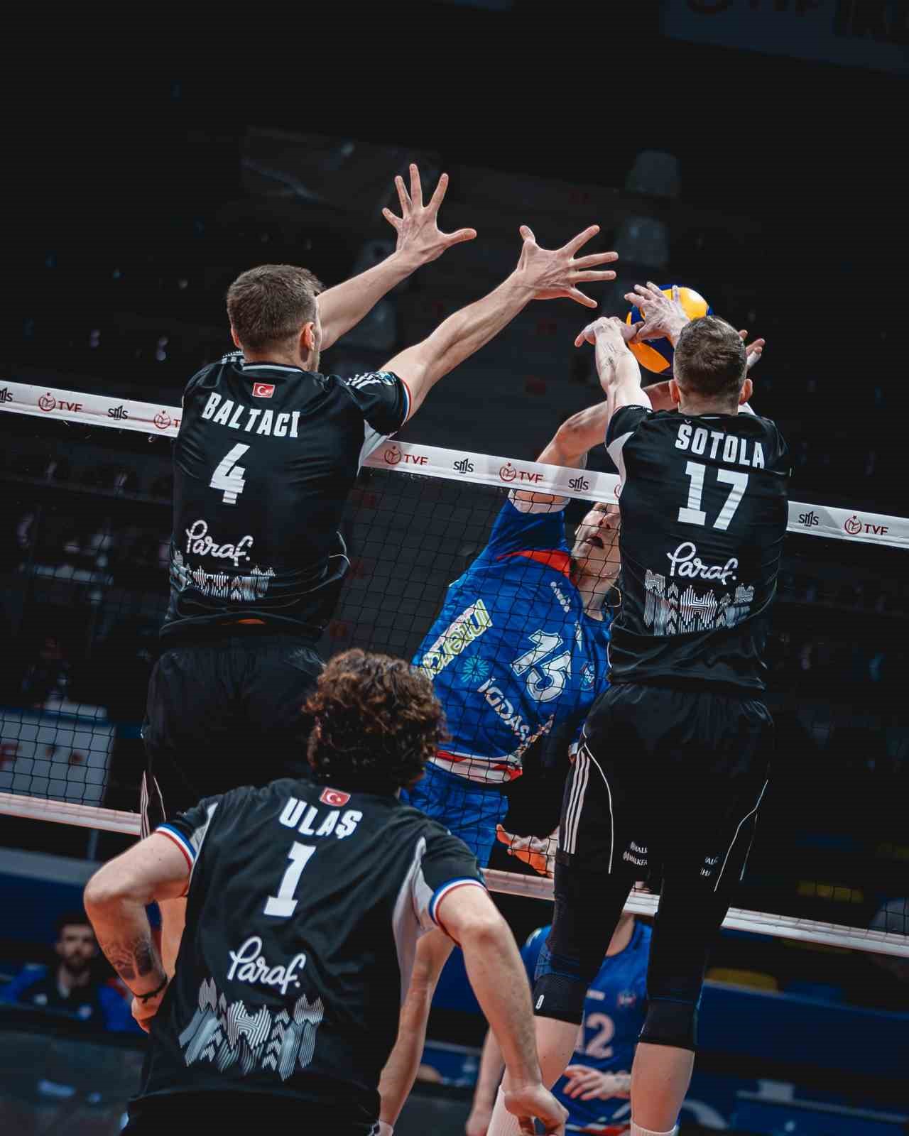 Efeler Ligi: Halkbank: 3 - İstanbul Büyükşehir Belediyespor: 0
