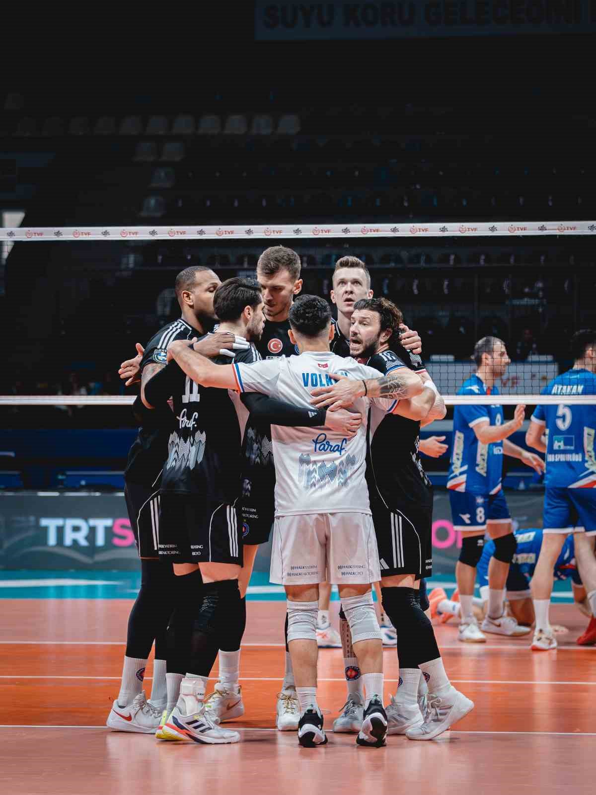 Efeler Ligi: Halkbank: 3 - İstanbul Büyükşehir Belediyespor: 0
