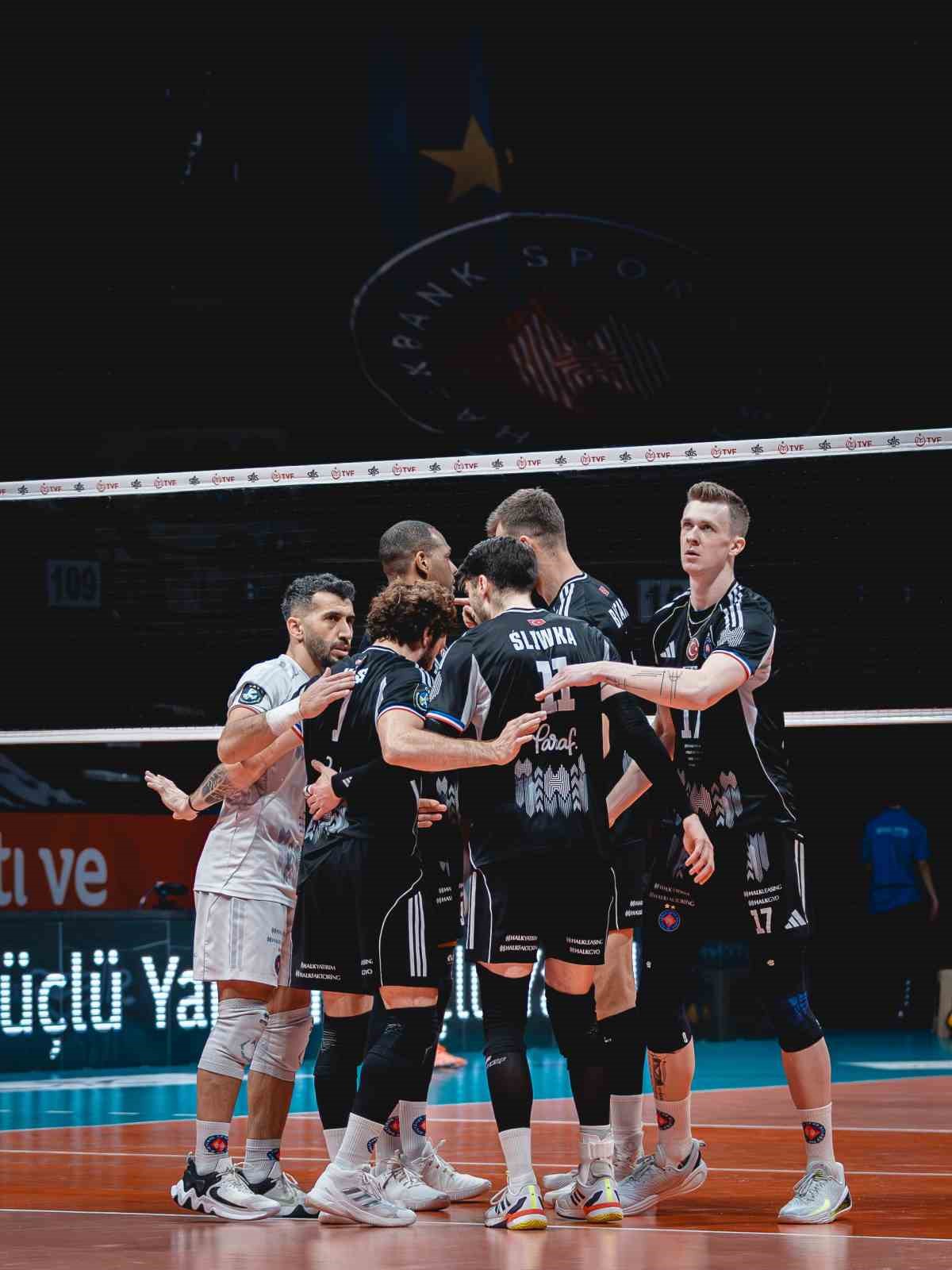 Efeler Ligi: Halkbank: 3 - İstanbul Büyükşehir Belediyespor: 0
