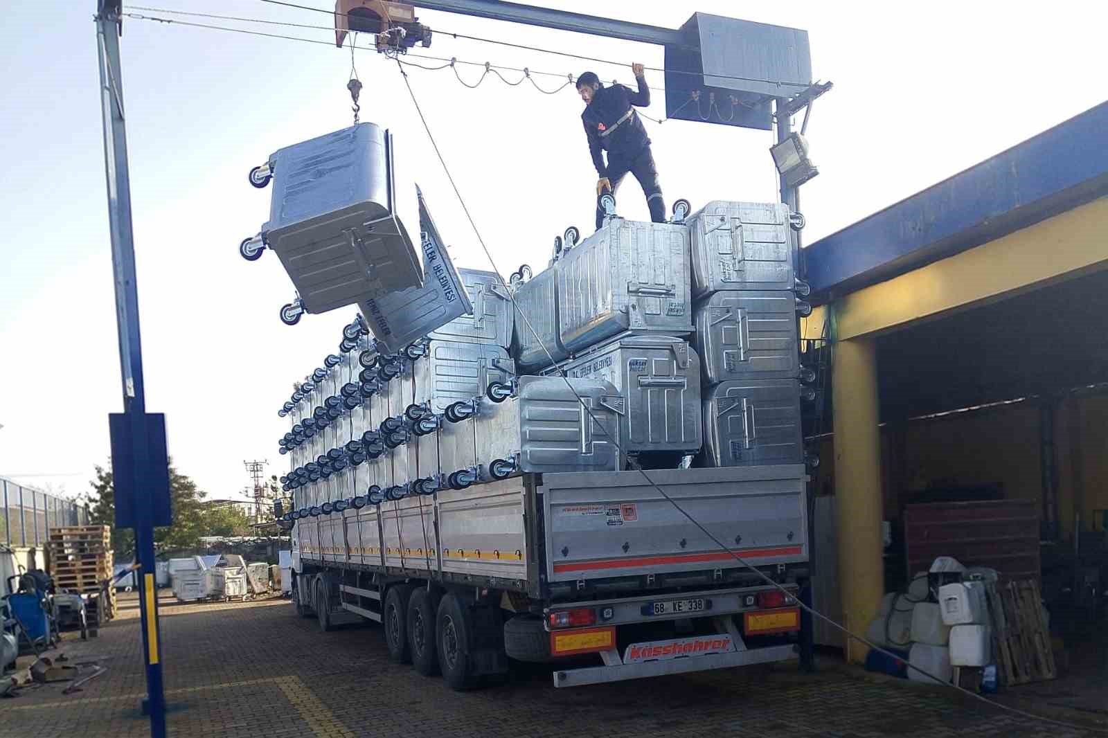 Efeler’de çöp konteynerleri yenileniyor
