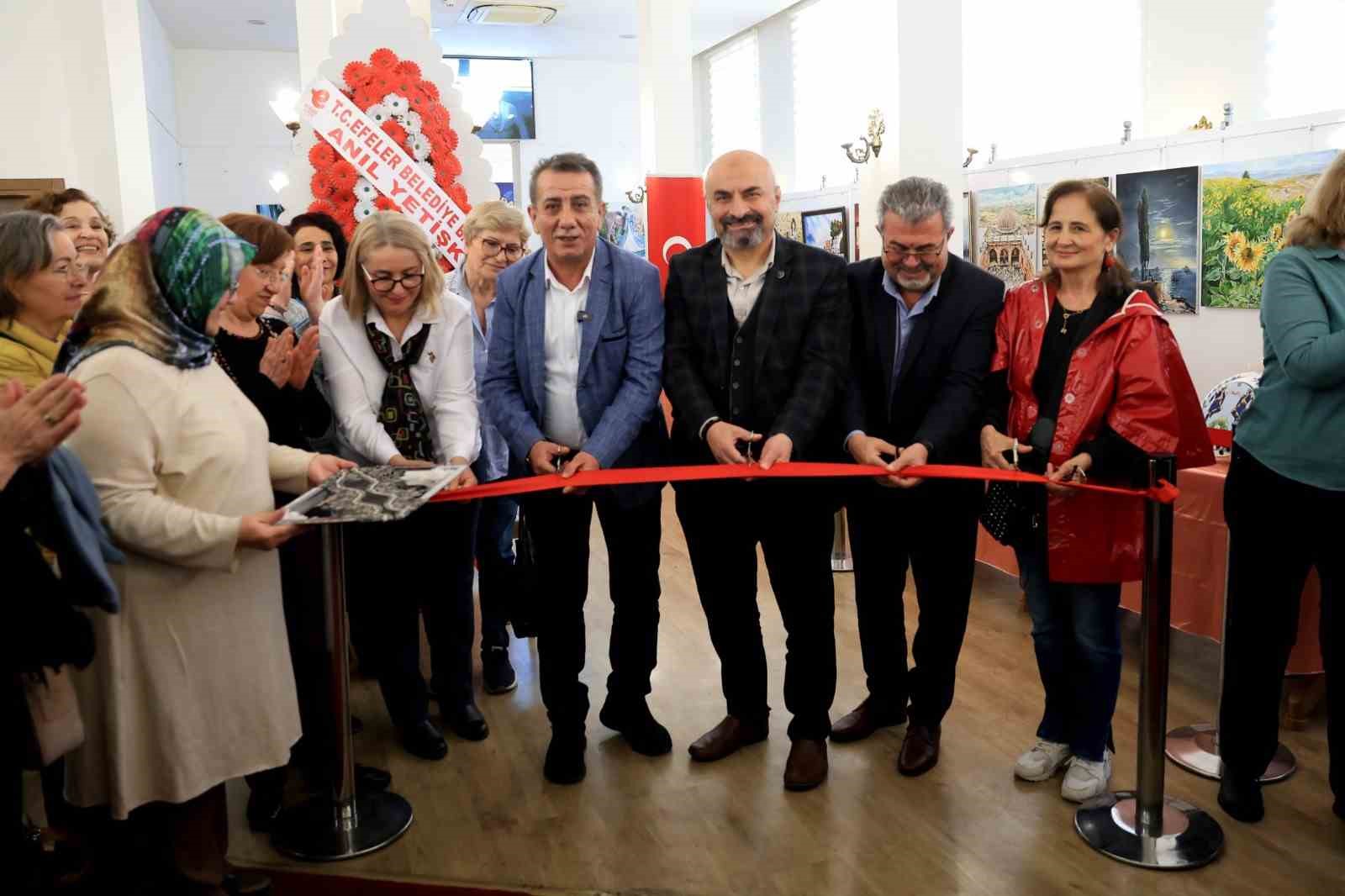 Efeler’de el emeği göz nuru eserler görücüye çıktı
