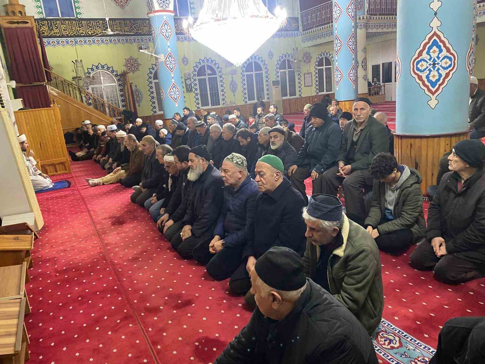 Efeler’de her yaştan vatandaş sabah namazında bir araya geldi
