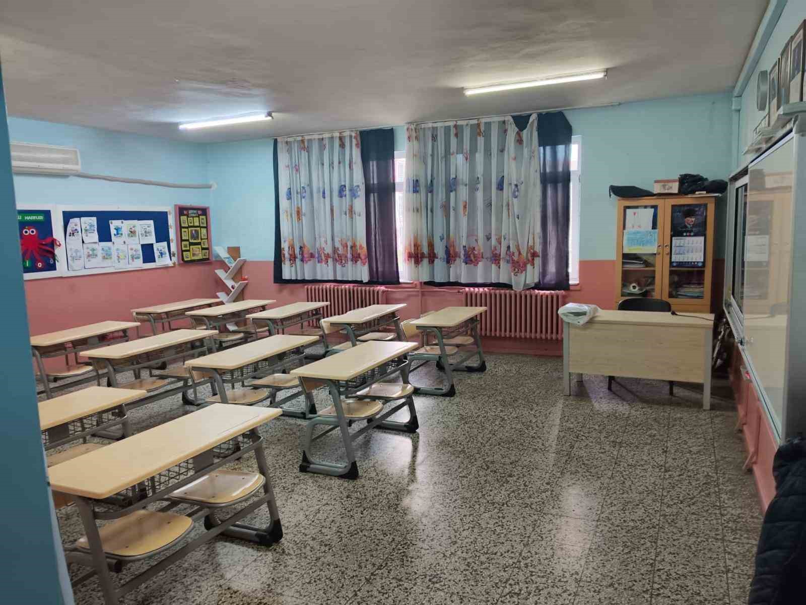 Efeler’de ikinci dönem "Bayrak Sevgisi" dersiyle başlayacak
