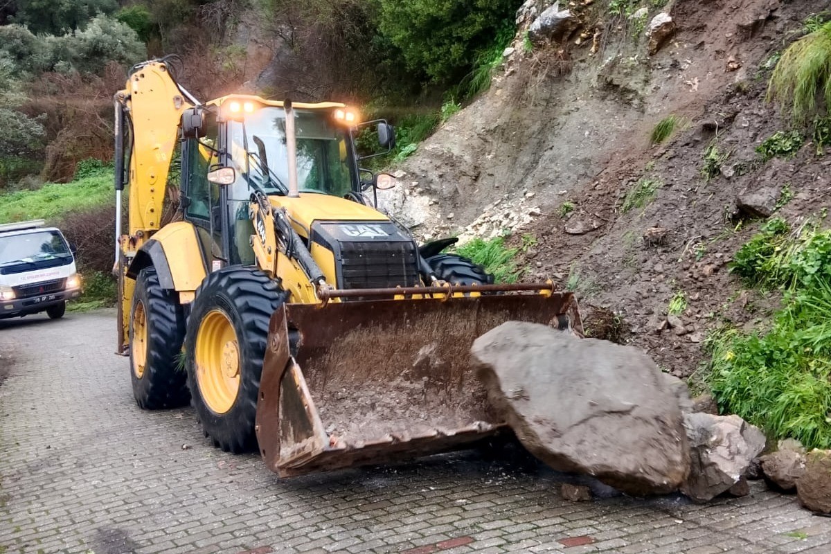 Efeler’de kapanan yollar açılıyor
