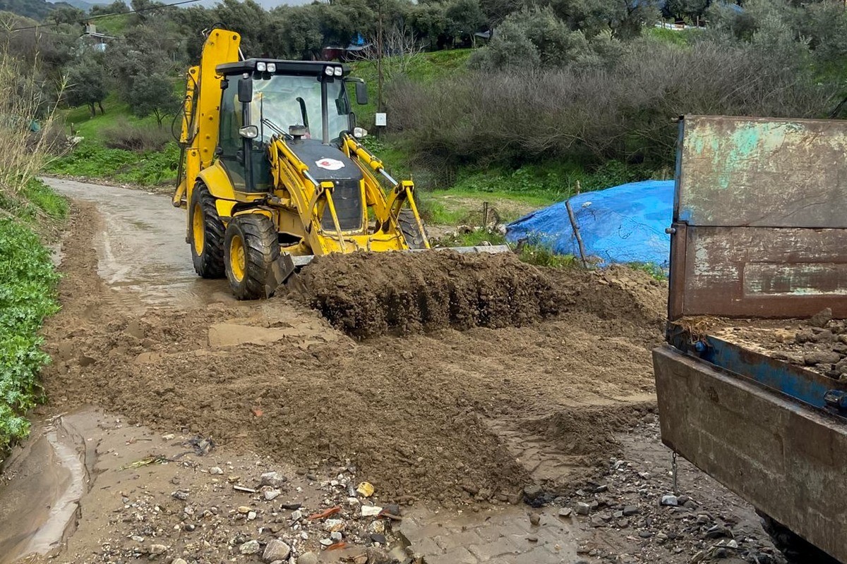 Efeler’de kapanan yollar açılıyor
