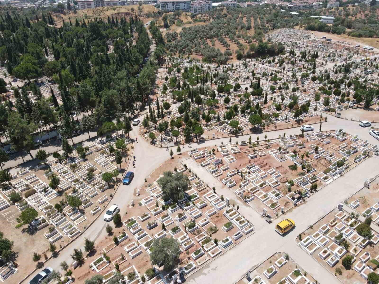 Efeler’de mezarlıklara ücretsiz araç kaldırılacak
