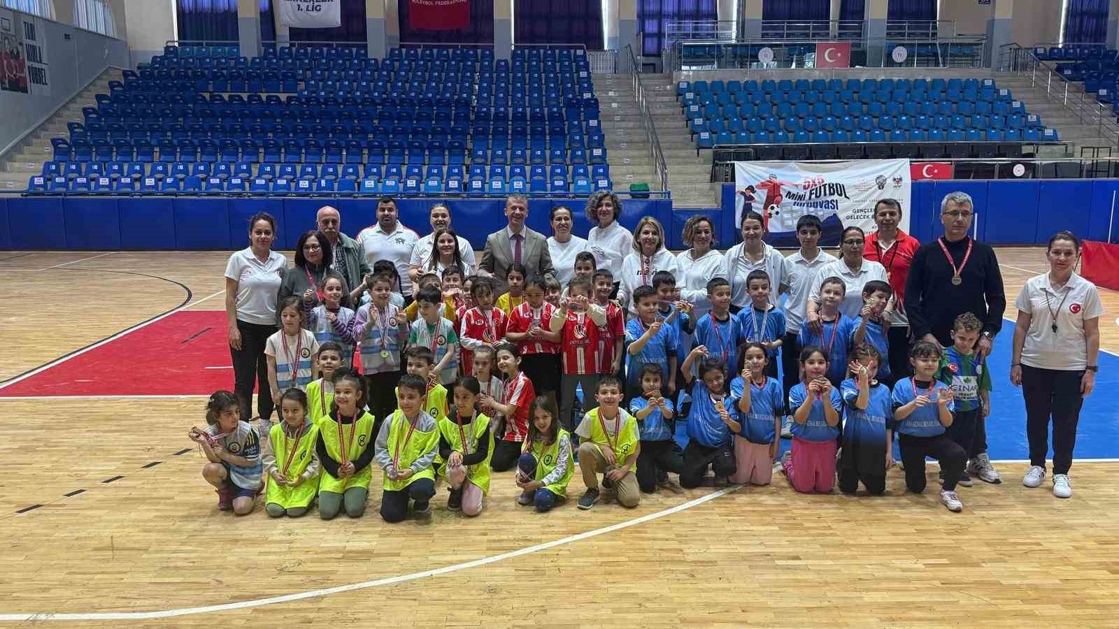 Efeler’de minikler sporla buluştu
