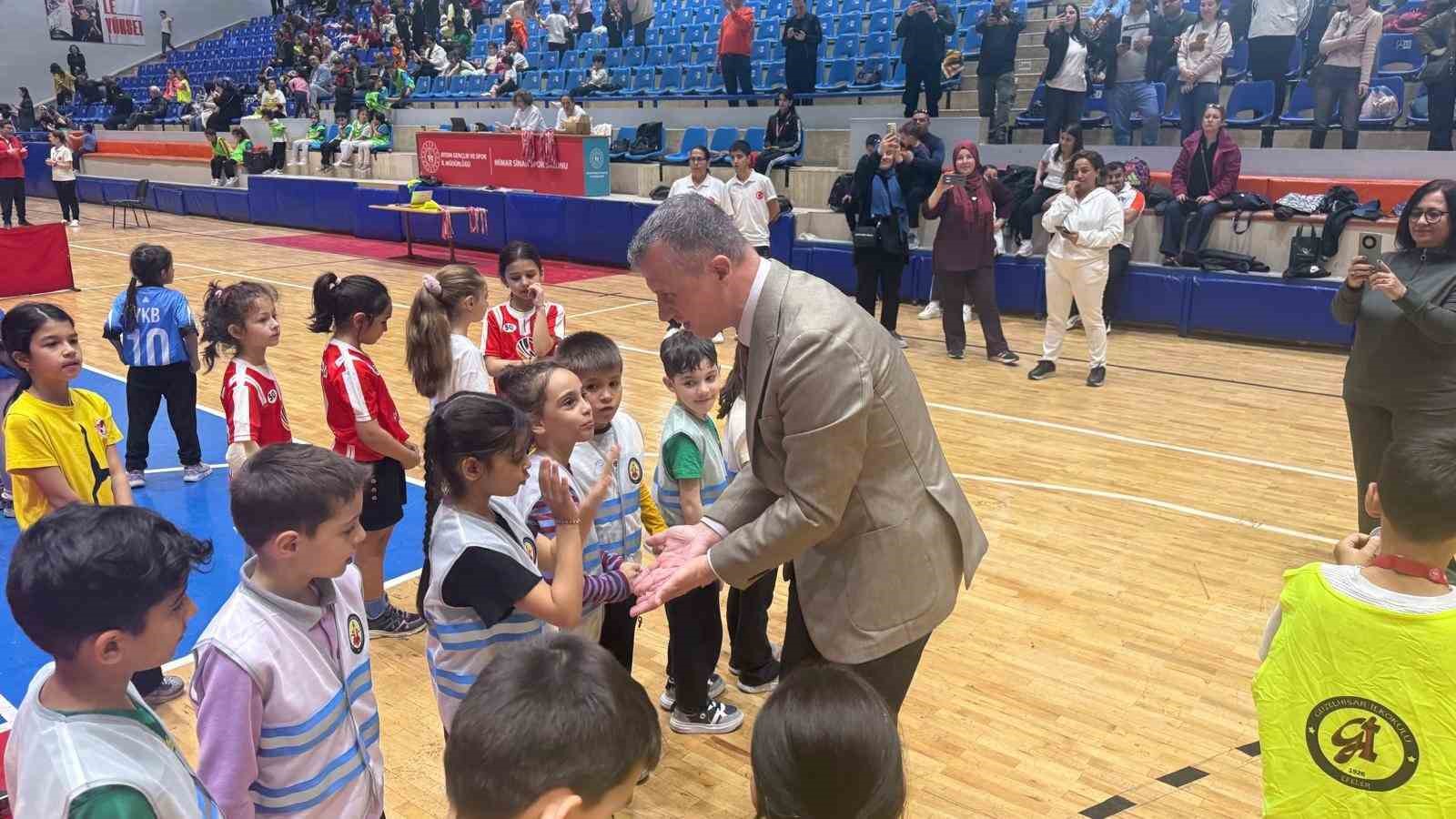 Efeler’de minikler sporla buluştu
