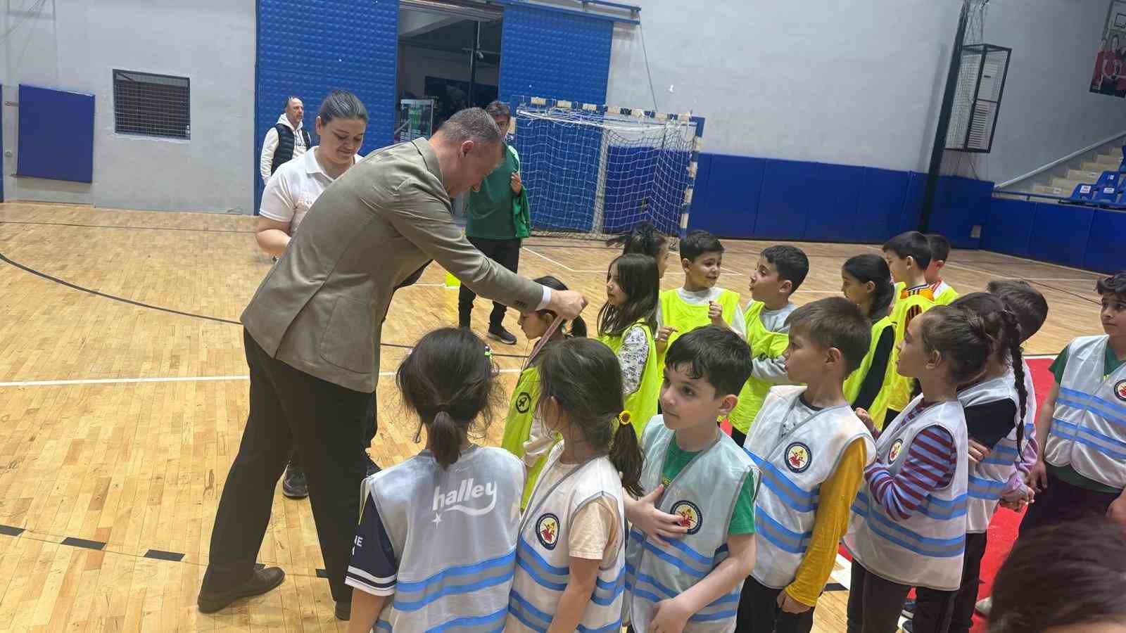 Efeler’de minikler sporla buluştu
