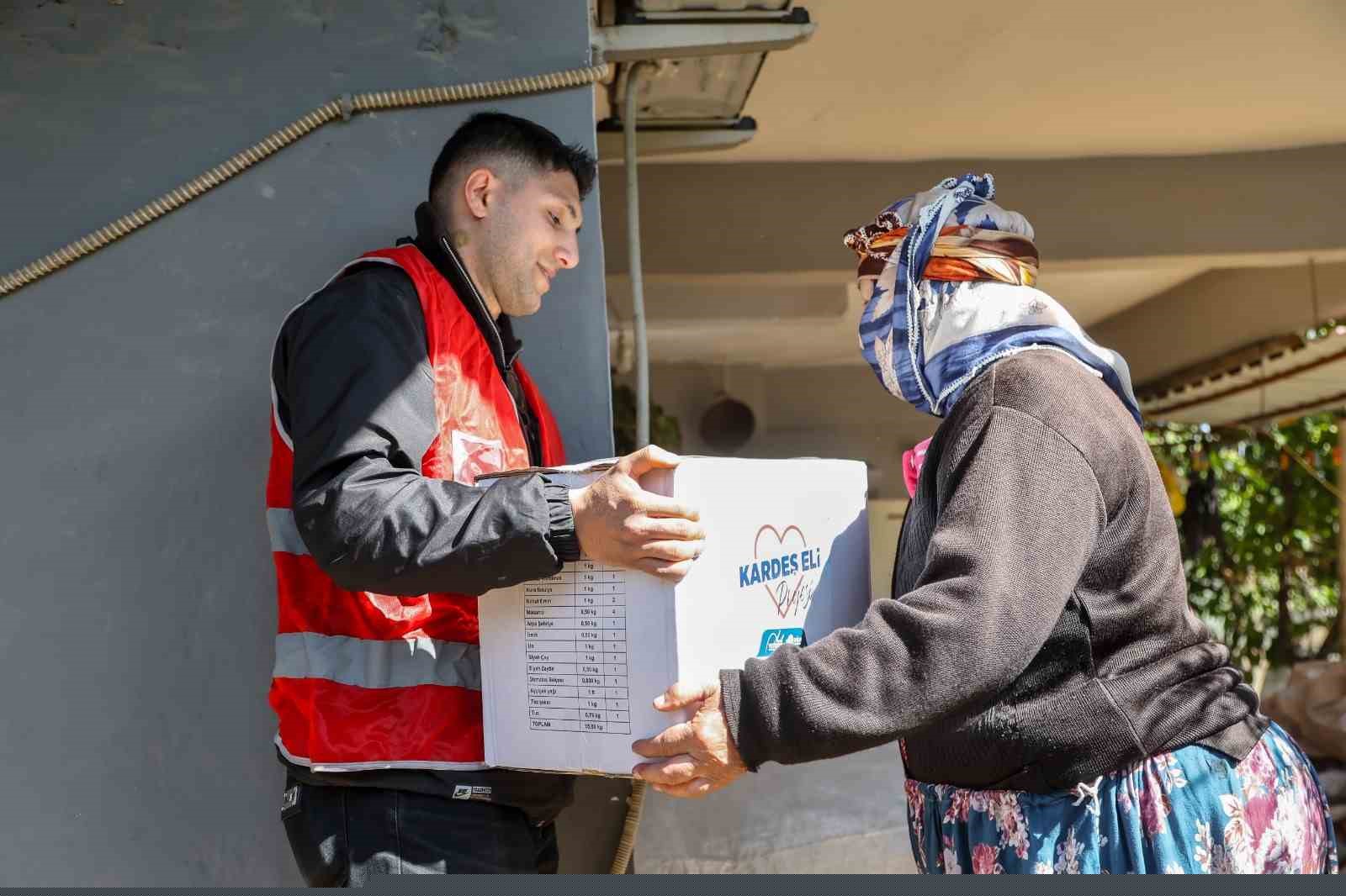 Efeler’de Ramazan dayanışması zirve yaptı

