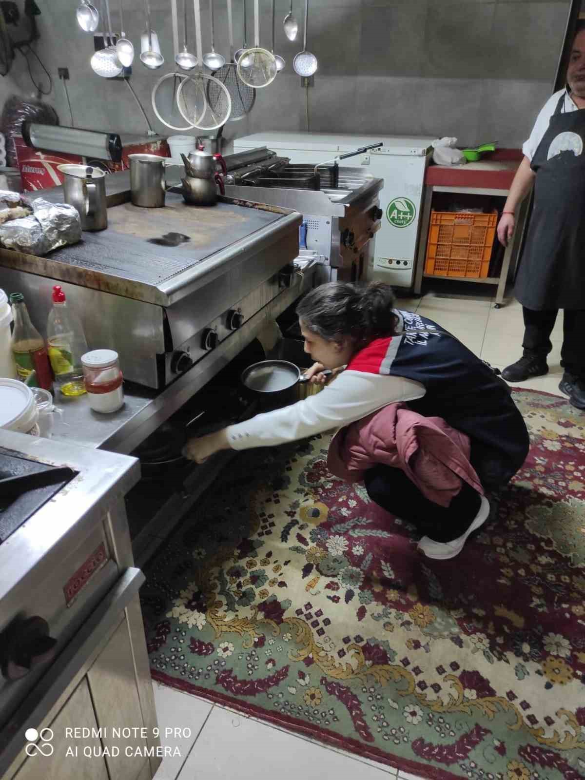 Efeler’de ’Ramazan’ denetimleri sürüyor
Efeler’de ’Ramazan’ denetimleri sürüyor