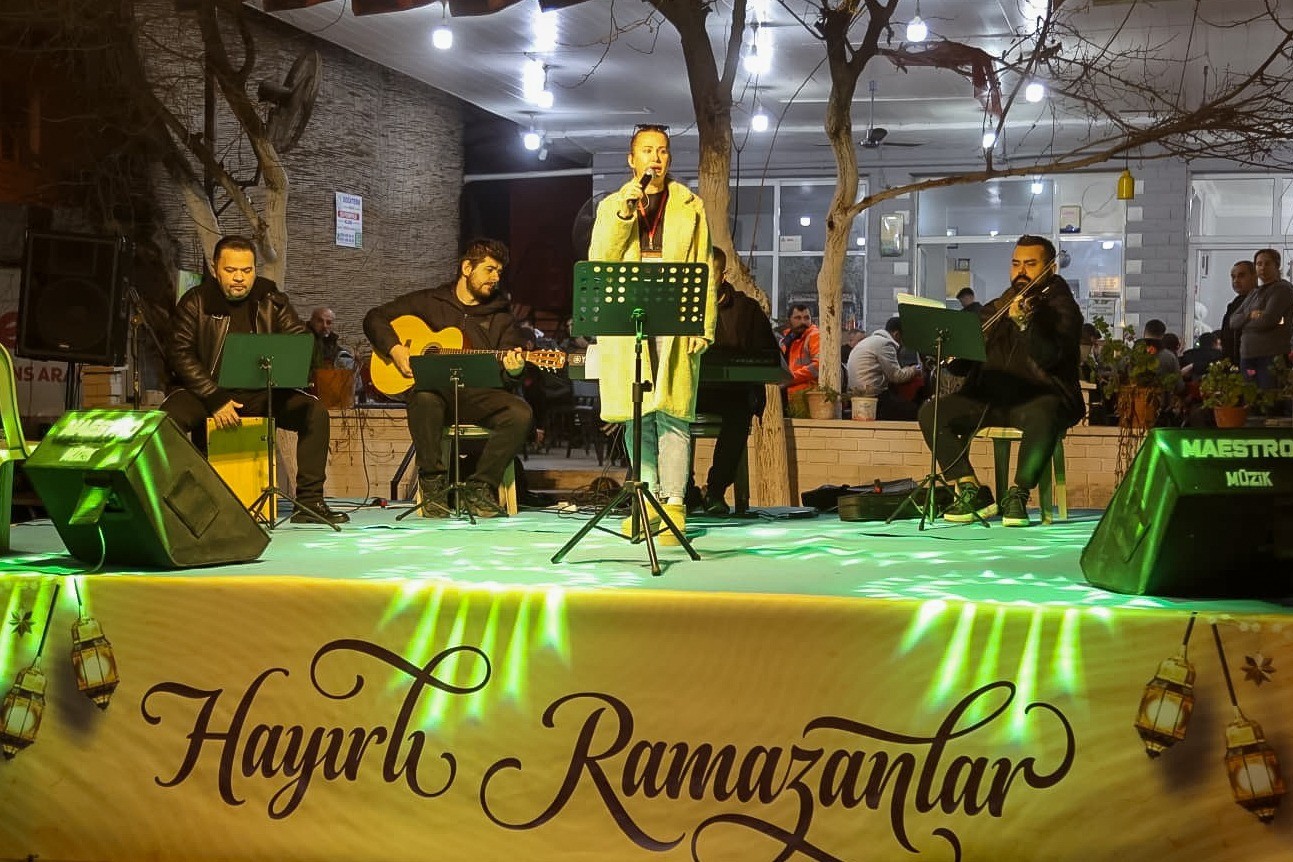 Efeler’de vatandaşlar aynı sofrada buluştu
