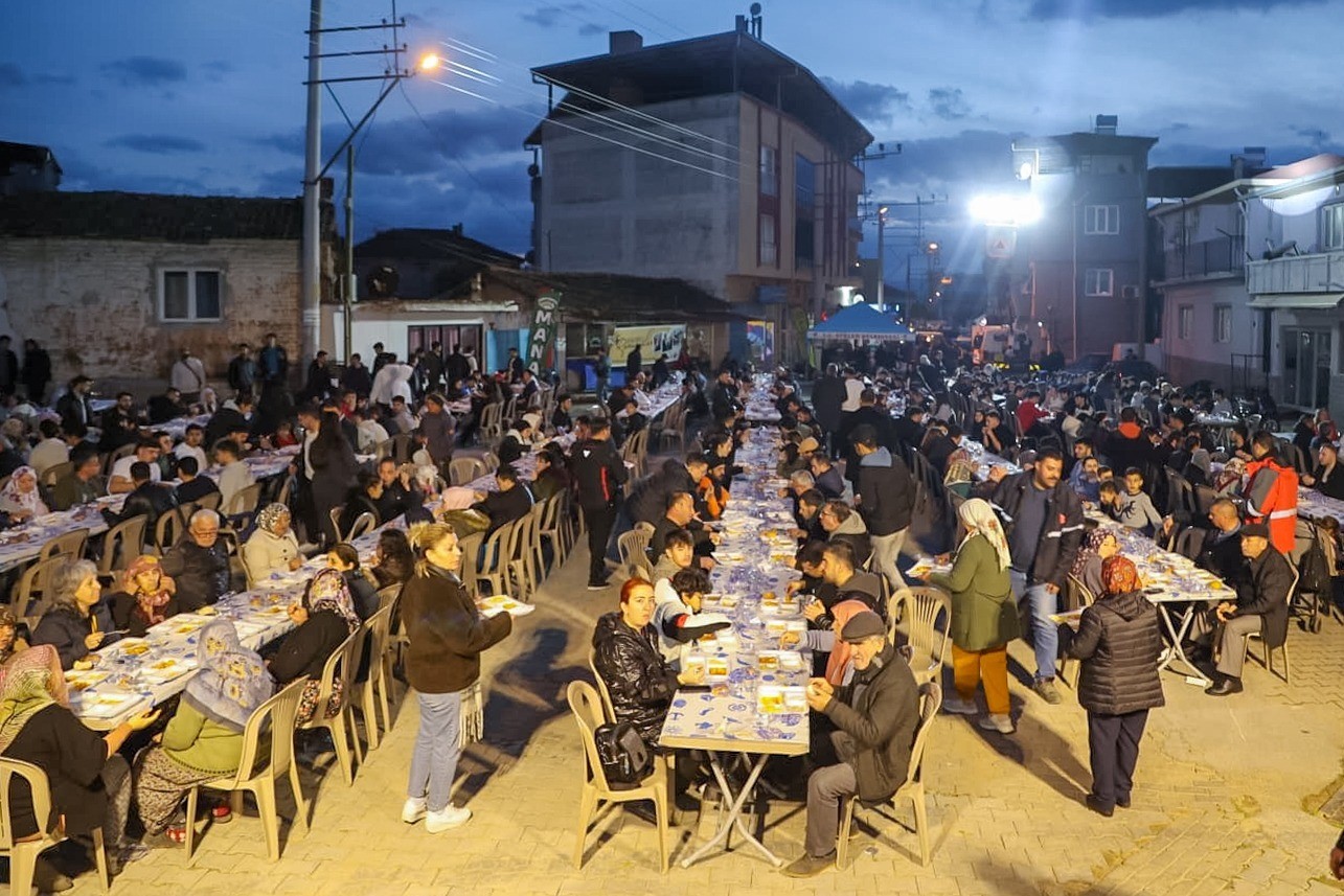 Efeler’de vatandaşlar aynı sofrada buluştu
