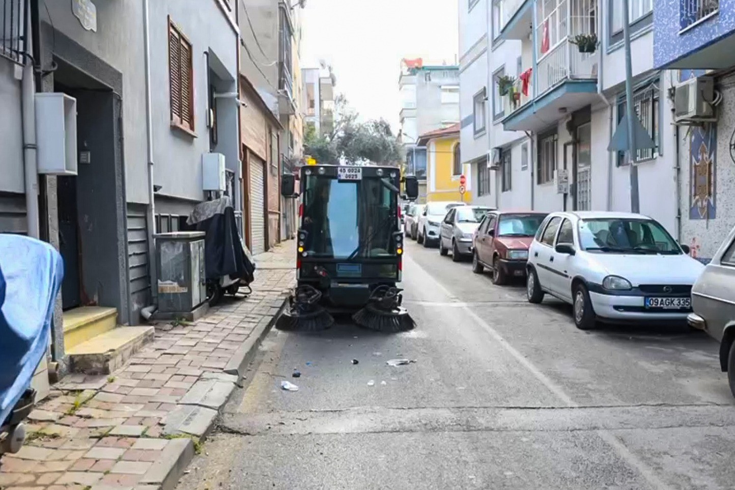 Efeler’den kapsamlı bayram temizliği
