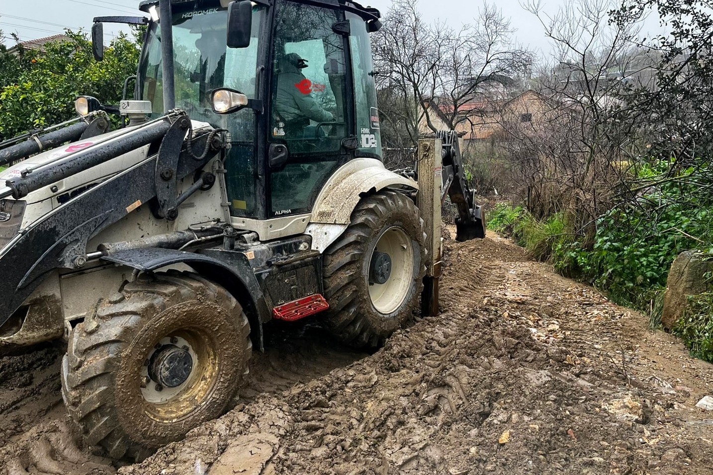 Efeler’den sağanak yağışa hızlı müdahale
