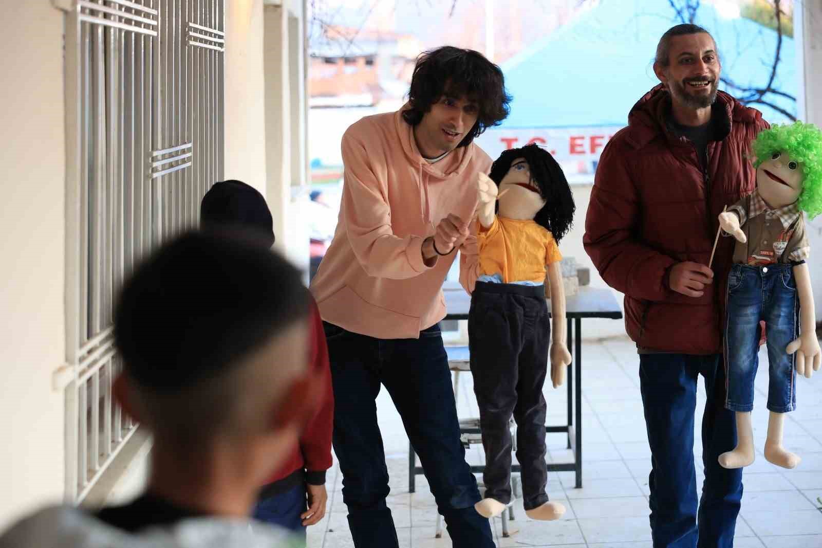 Efeler’in iftar programlarında çocuklar unutulmadı
