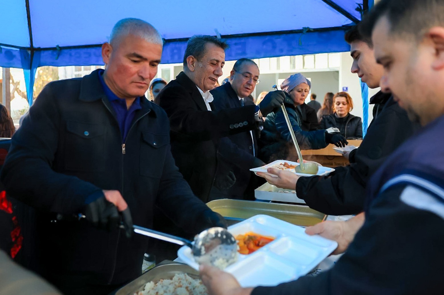 Efeler’in ilk iftar sofrası Alanlı Mahallesi’nde kuruldu
