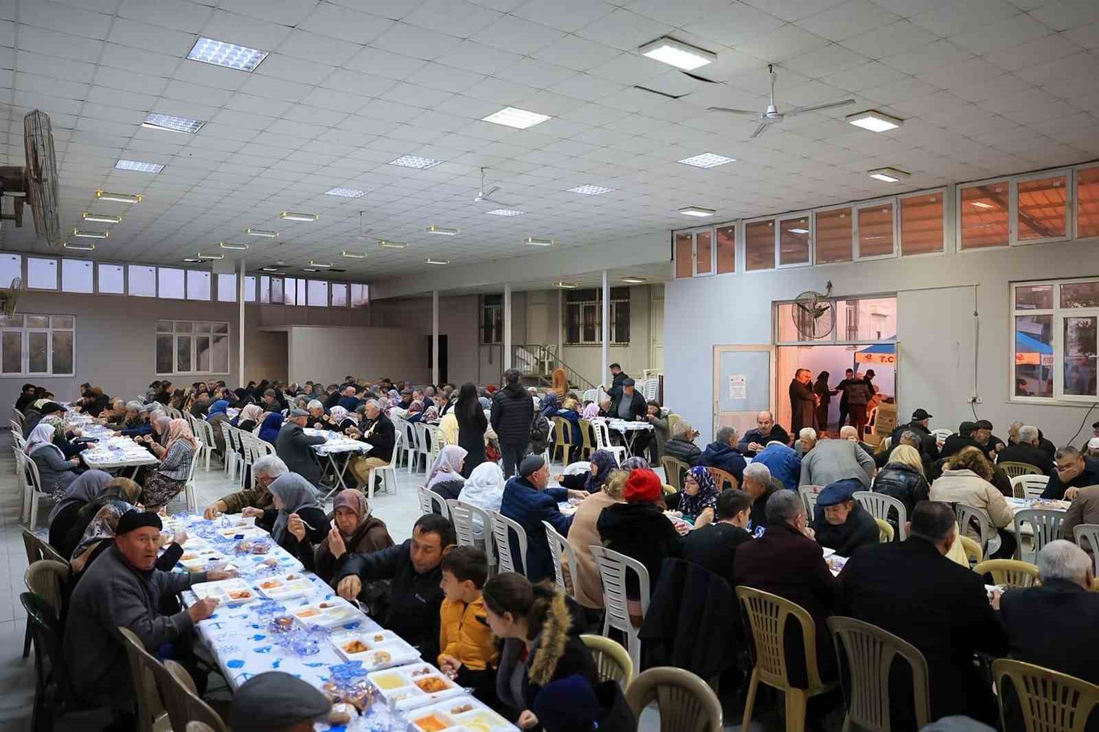 Efeler’in ilk iftar sofrası Alanlı Mahallesi’nde kuruldu

