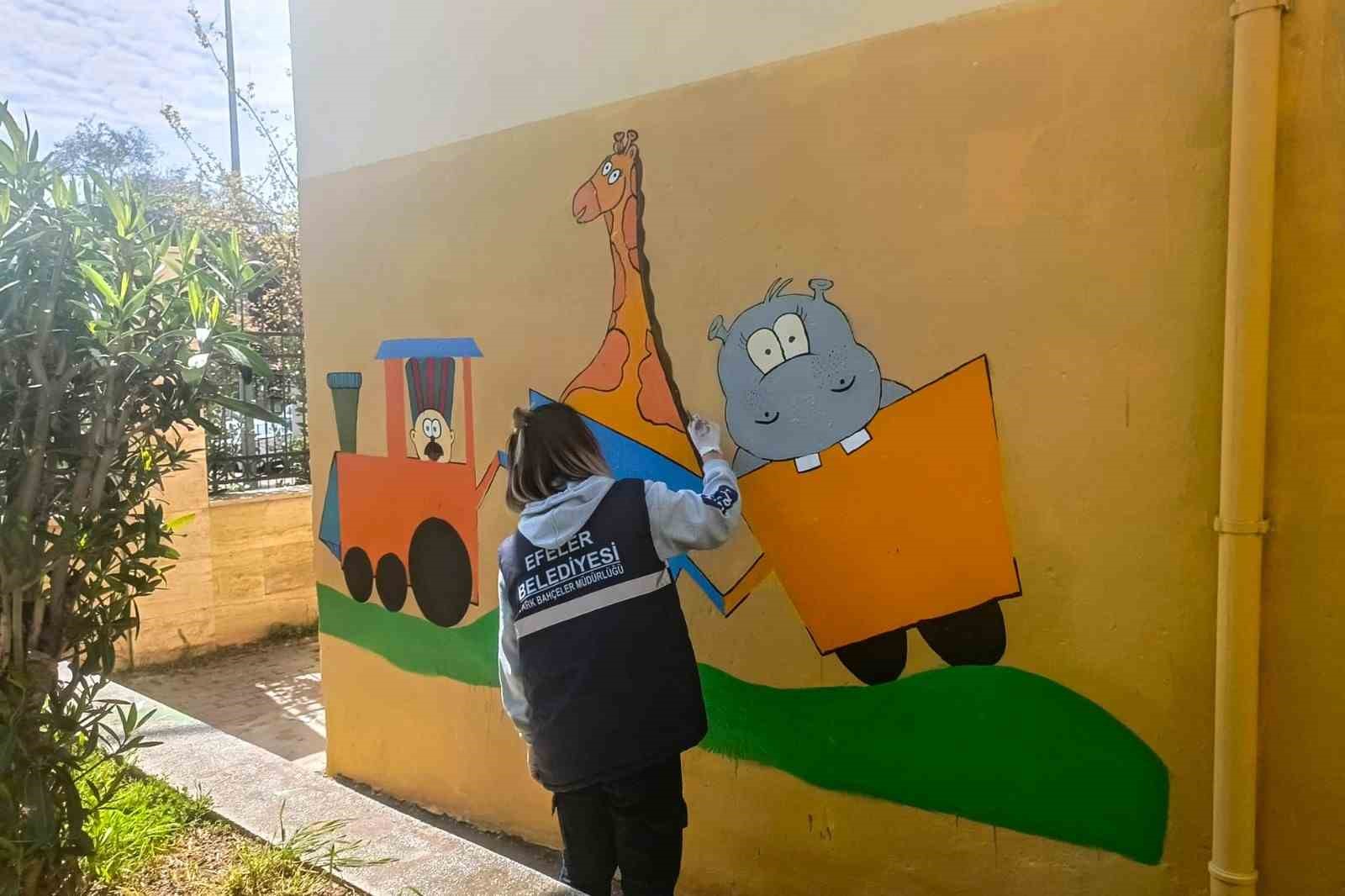 Efeler’in parkları renkleniyor
Efeler’in parkları renkleniyor