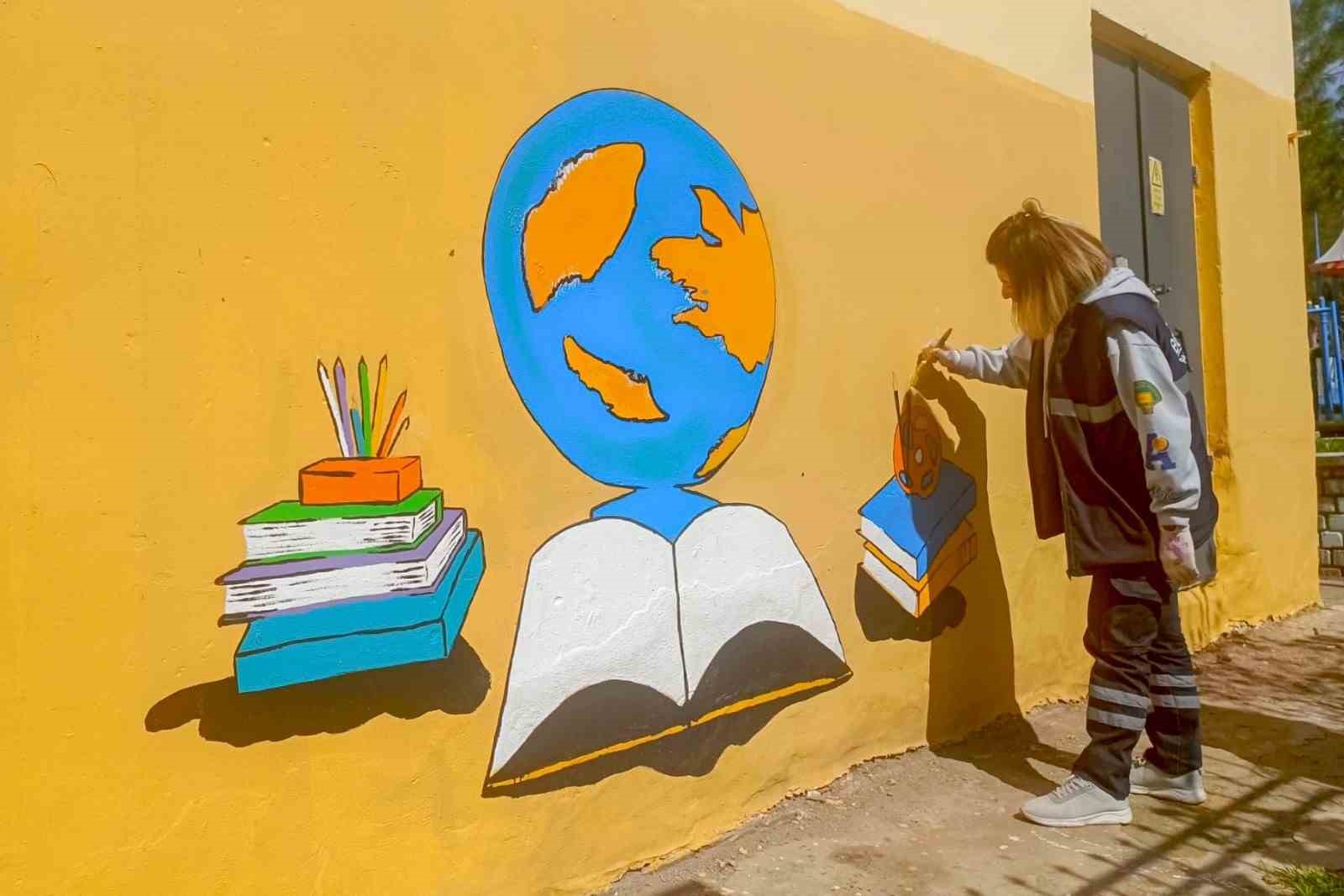 Efeler’in parkları renkleniyor
Efeler’in parkları renkleniyor