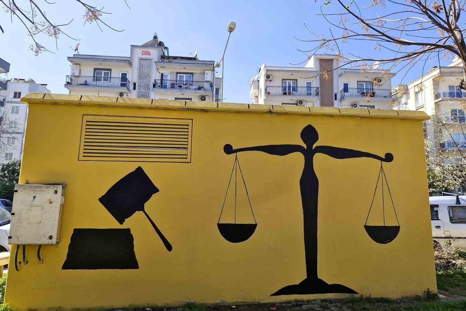 Efeler’in parkları renkleniyor
Efeler’in parkları renkleniyor